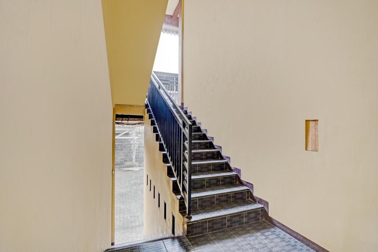 מאלאנג Oyo 3298 Bromo Guest House Family מראה חיצוני תמונה